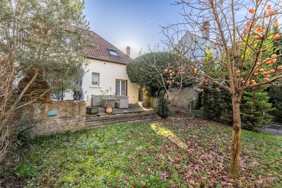 Maison de 4 pièces de 120m2 avec dépendance et jardin à vendre à Stains - Idéal pour famille