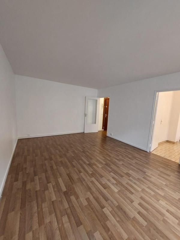 STUDIO DE 34 M² AVEC PARKING ET CAVE