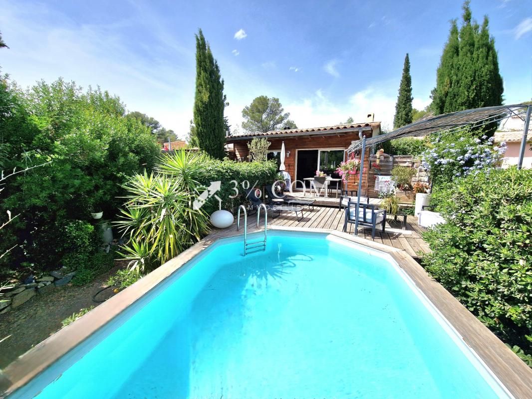 Petite maison avec piscine à la Tour de Mare