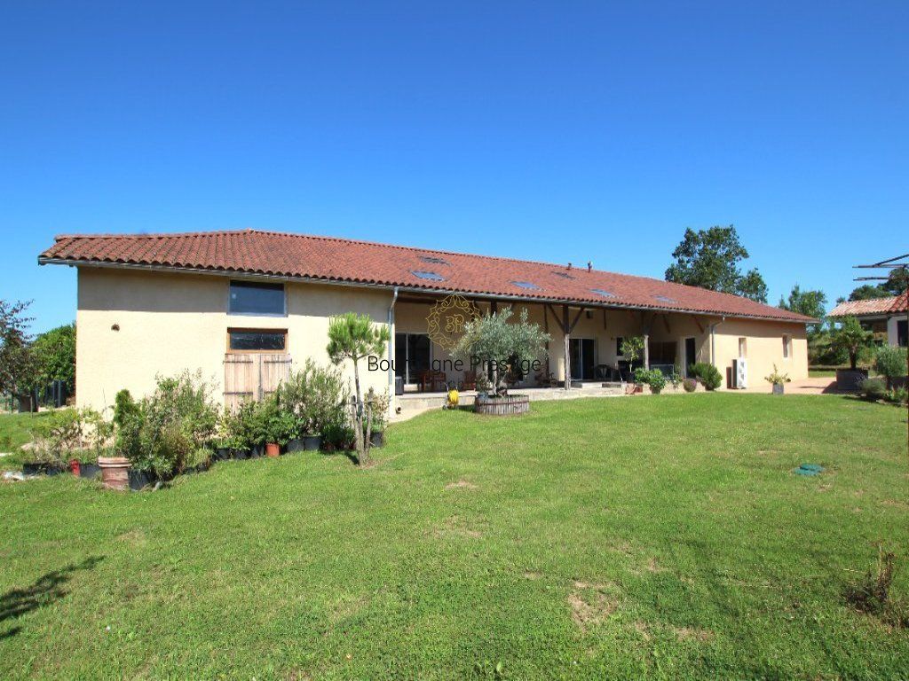 BELLE FERME ANCIENNE DE 268 M² DE PLAIN-PIED ENTIEREMENT RENOVEE ET DEPENDANCE