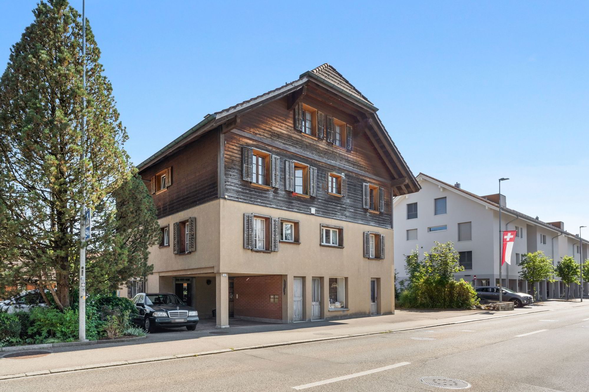 Wohnhaus mit 2 Wohnungen und Werkstatt