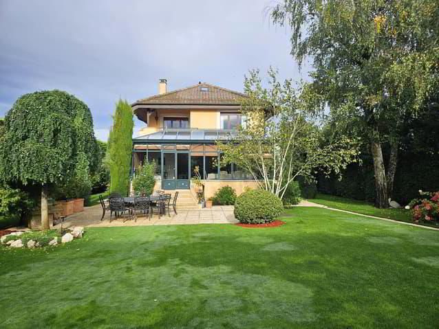 5-room detached villa with beautifully landscaped garden