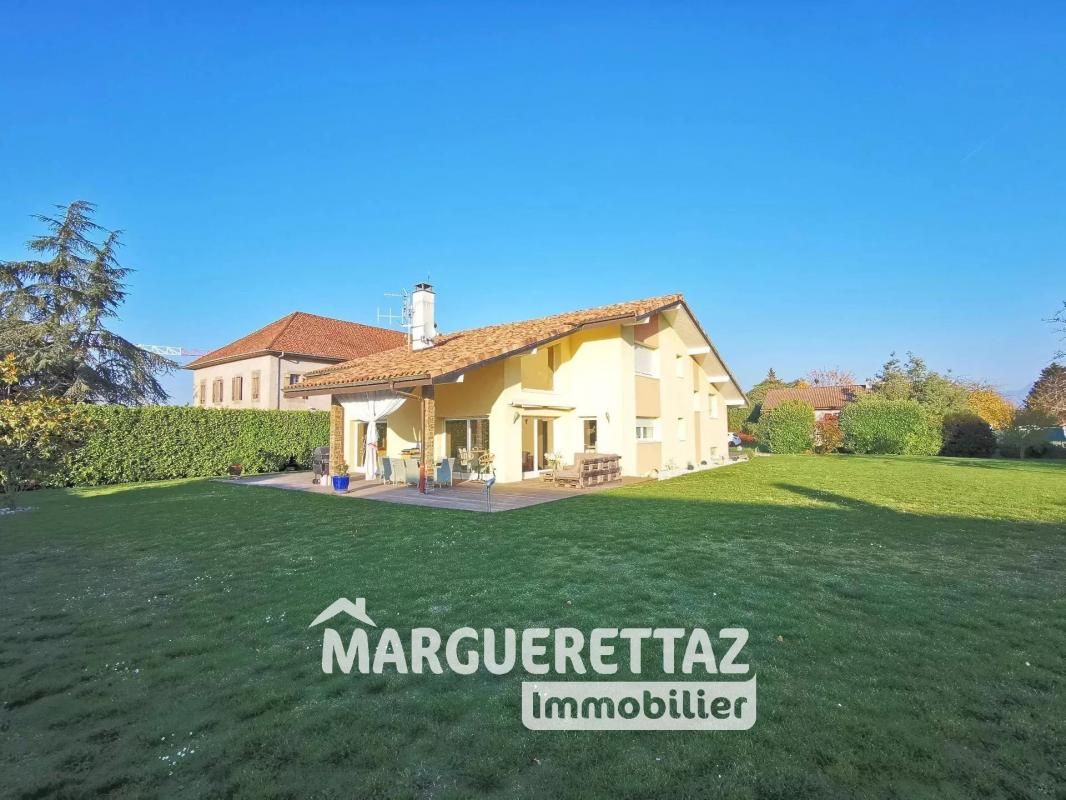 Maison d'architecte, 360 m² utiles, 1582 m² de terrain constructible