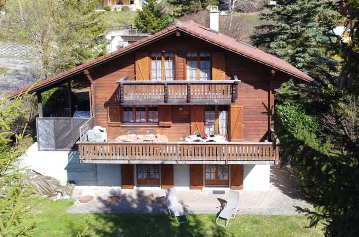 Spacious chalet in a quiet, sunny location