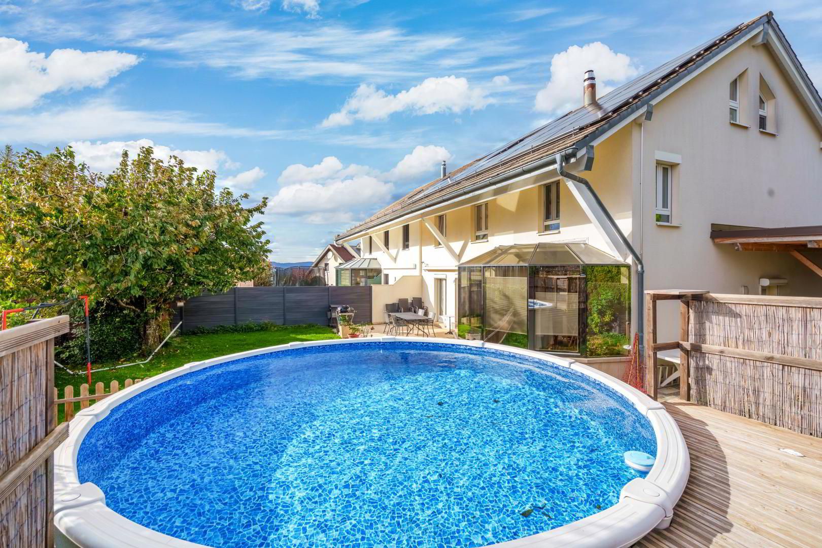 PISCINE, GRANDE TERRASSE ET TRANQUILLITÉ !