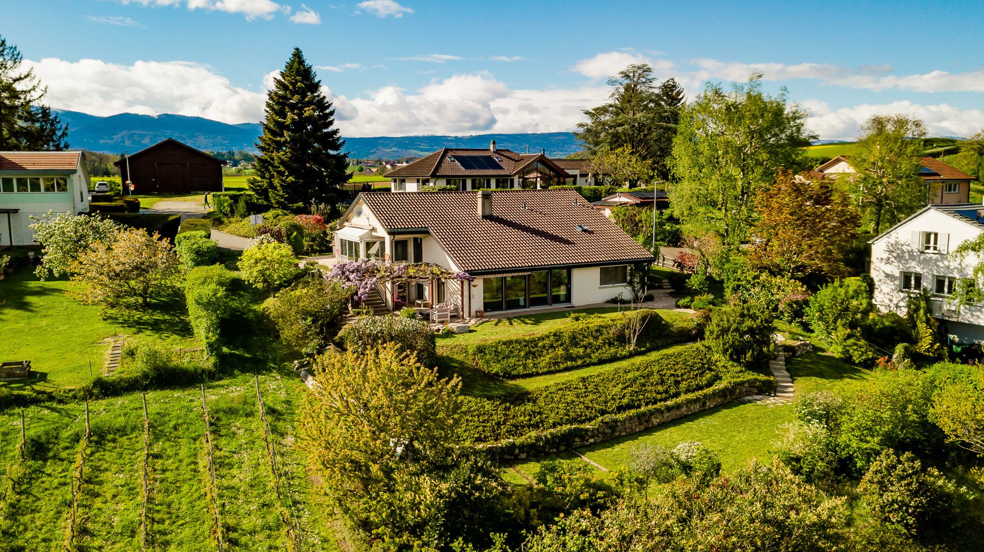 Villa d'architecte dans un cadre intime à 8 minutes de Morges