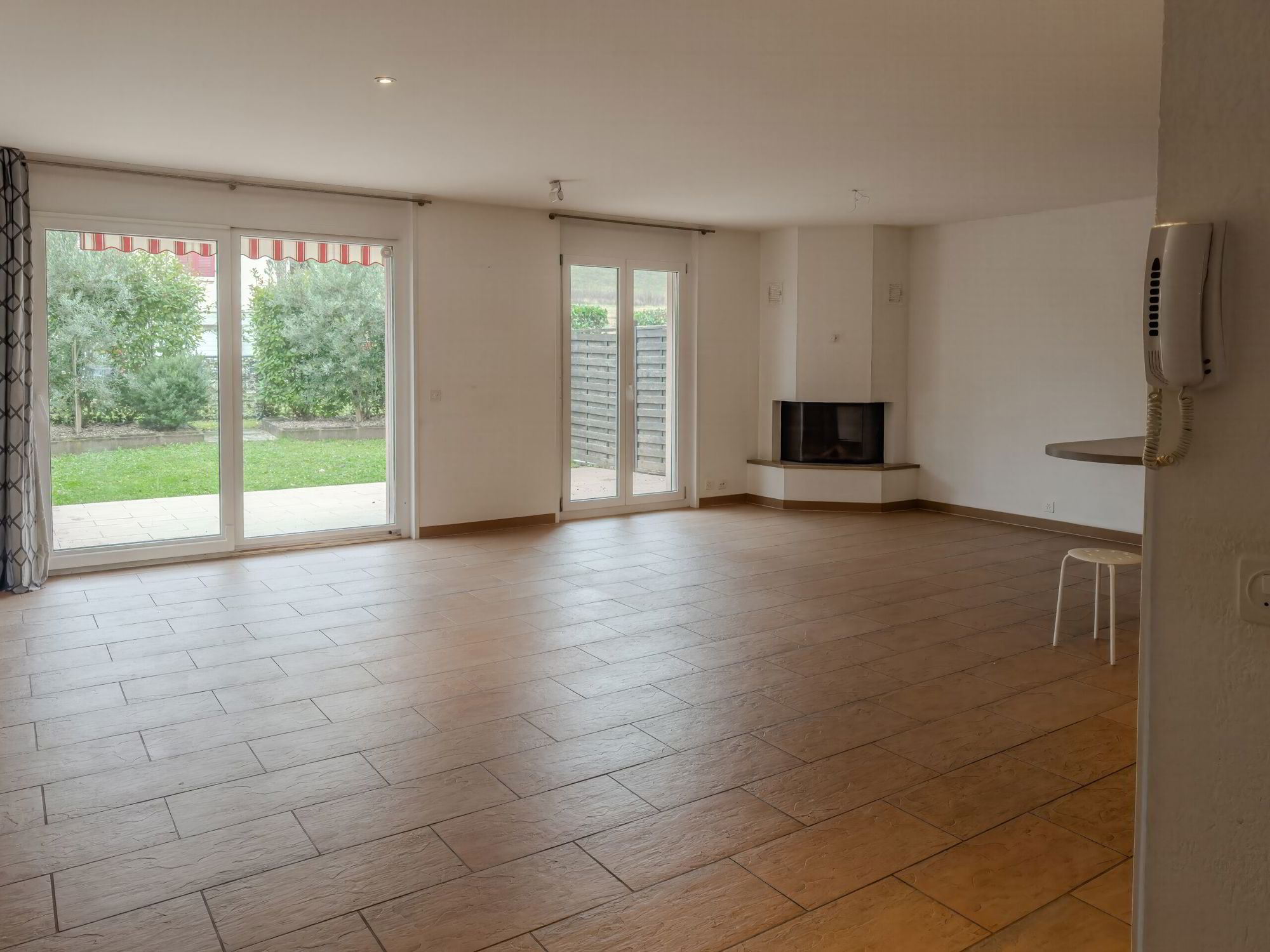 Appartement de 4,5 pièces avec terrasse et jardin à Gollion