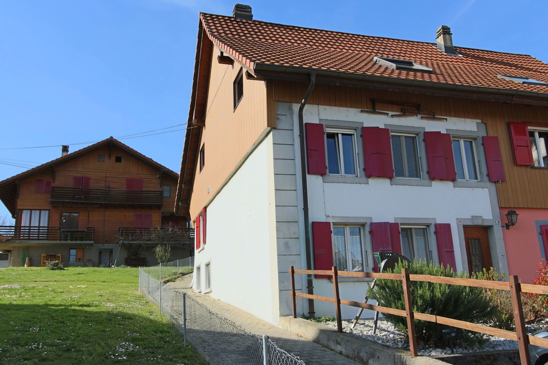 Maison villageoise mitoyenne avec garage & places de parc