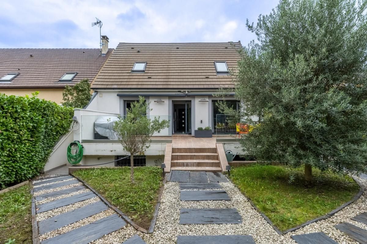 Maison de 8 pièces - 201 m2 - Montigny-lès-Cormeilles