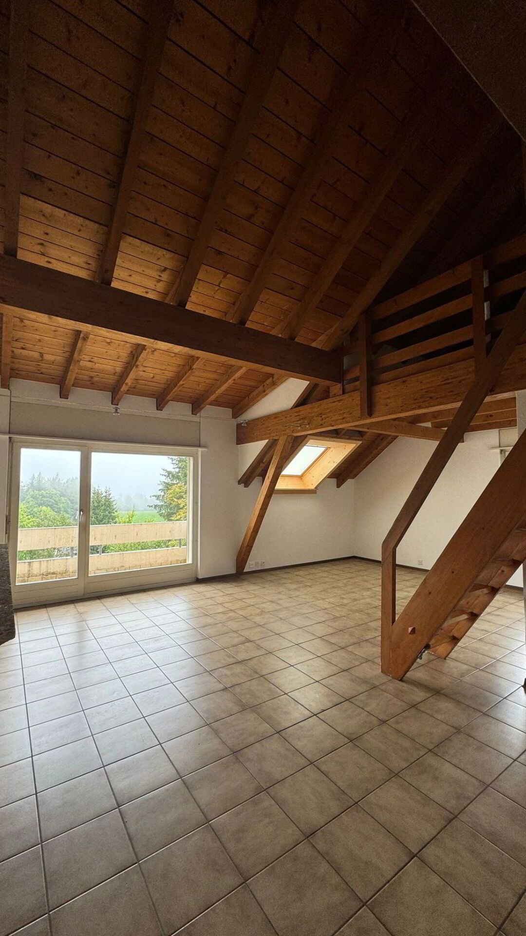 Lignières, pretty and spacious 4.5-room apartment on the 2nd floor with balcony