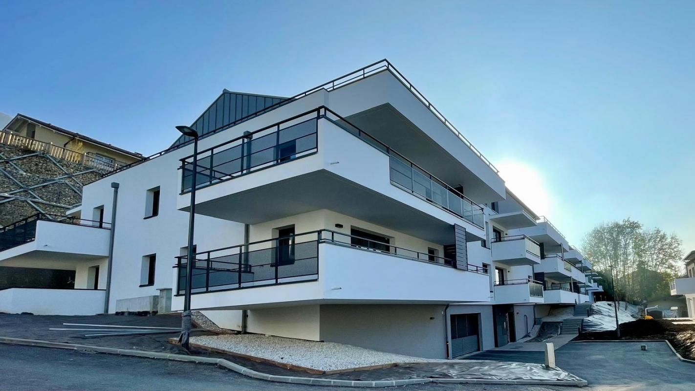 BEAU T3 DE  68,52 M² AVEC TERRASSE/BLACON 34,62M²