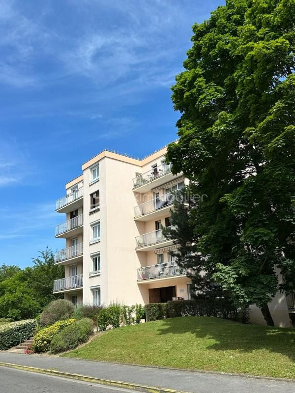 Appartement de 83 m² Refait à Neuf avec Balcons, Place de Parking et Cave à Vaires-sur-Marne