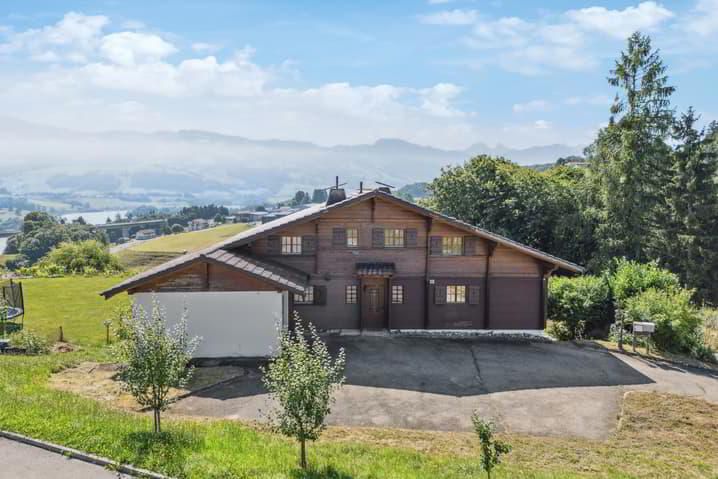 Chalet de 2 logements avec magnifique vue sur le Lac de la Gruyère