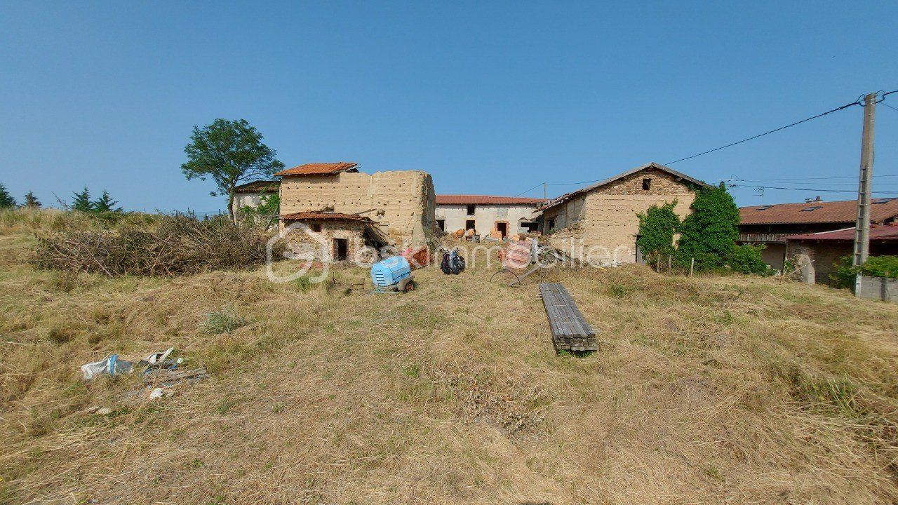 Corps de ferme sur 12 000m2 de terrain