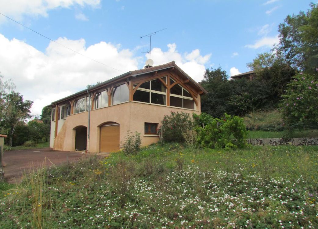 Opportunité Exceptionnelle à Leynes (71570) - Maison Spacieuse sur Vaste Terrain