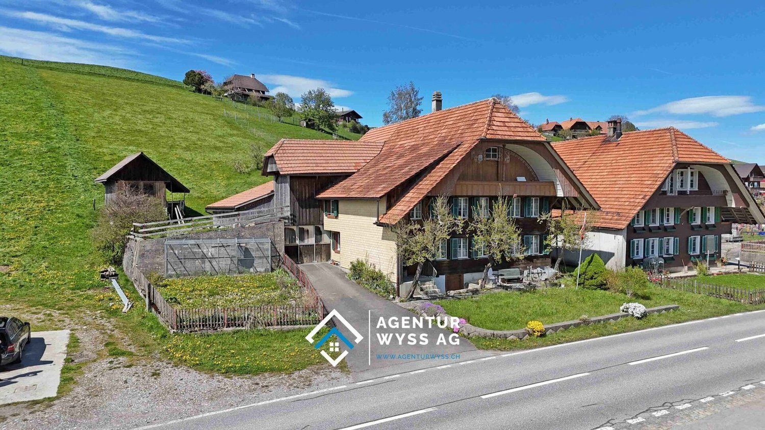 Bauernhaus mit Stöckli in Rüti