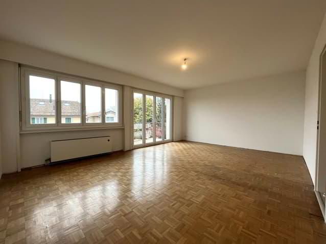 Beautiful renovated 3.5 room apartment in Yens