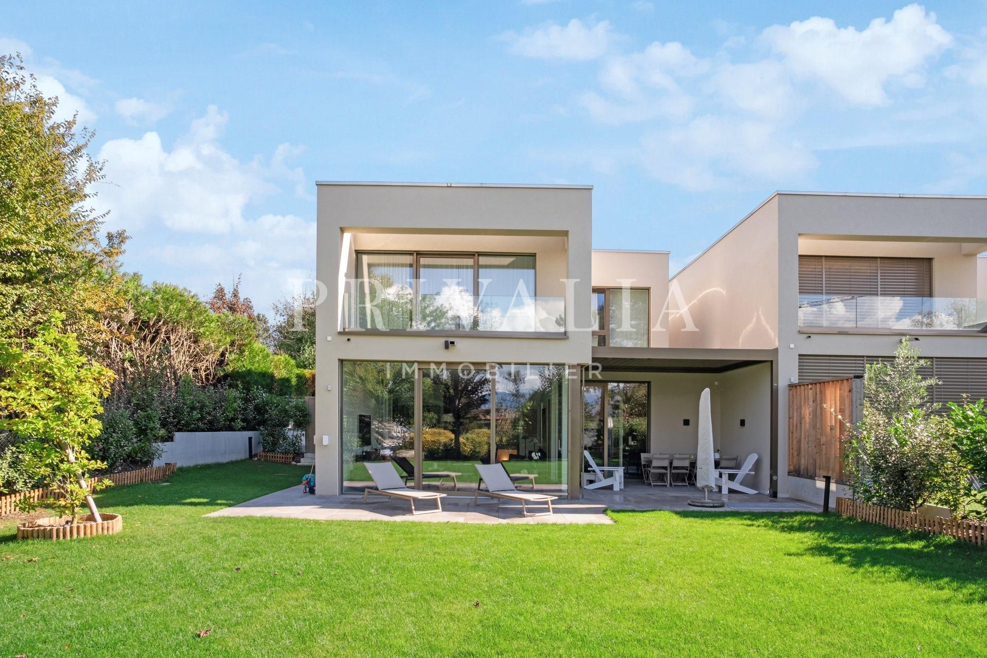 Villa contemporaine de haut standing en pignon à Vésenaz