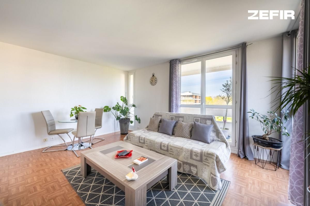 Appartement lumineux de 72m2 à Élancourt, avec balcon et parking