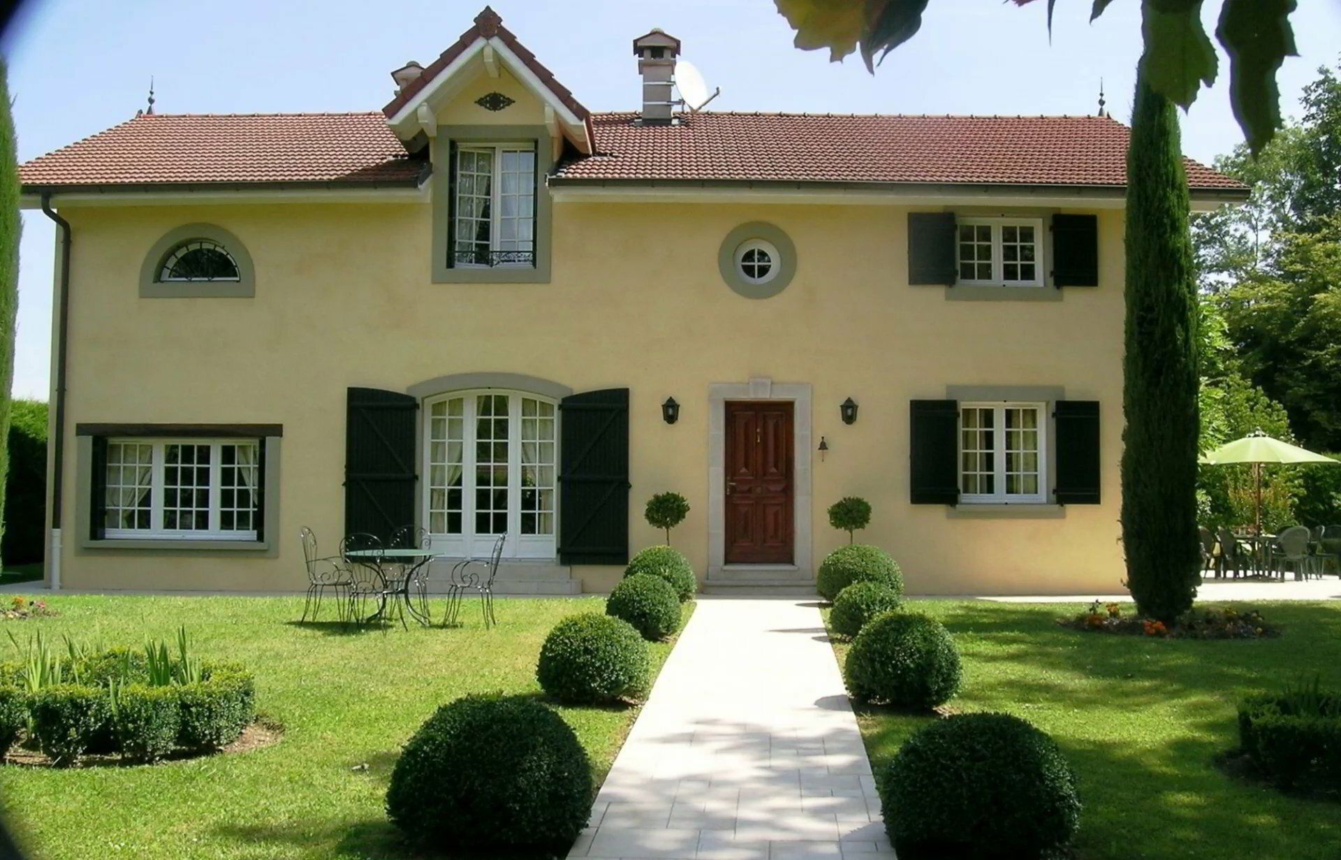 Villa d'architecte dans un parc paysagé à Chens-sur-Léman