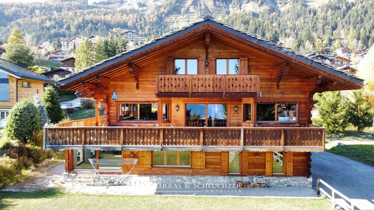 Prestigious chalet with indoor pool and view