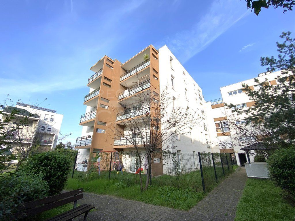 DECINES CENTRE - T3 68m² + TERRASSE ET JARDIN 35m² - 241500€