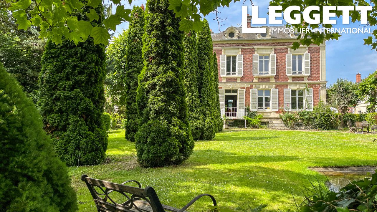 Magnifique maison Bourgeoise 12 pièces avec dépendance T3  à 60250 Mouy