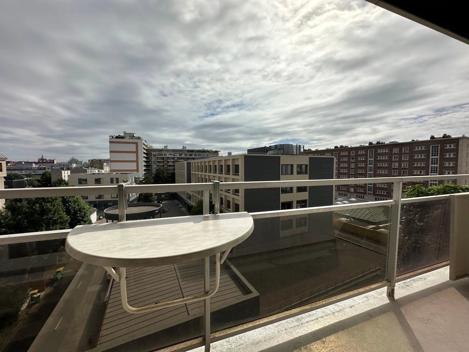 Paris 15eme - Vasco de Gama studio 26m² au 6ème - balcon - vue dégagée