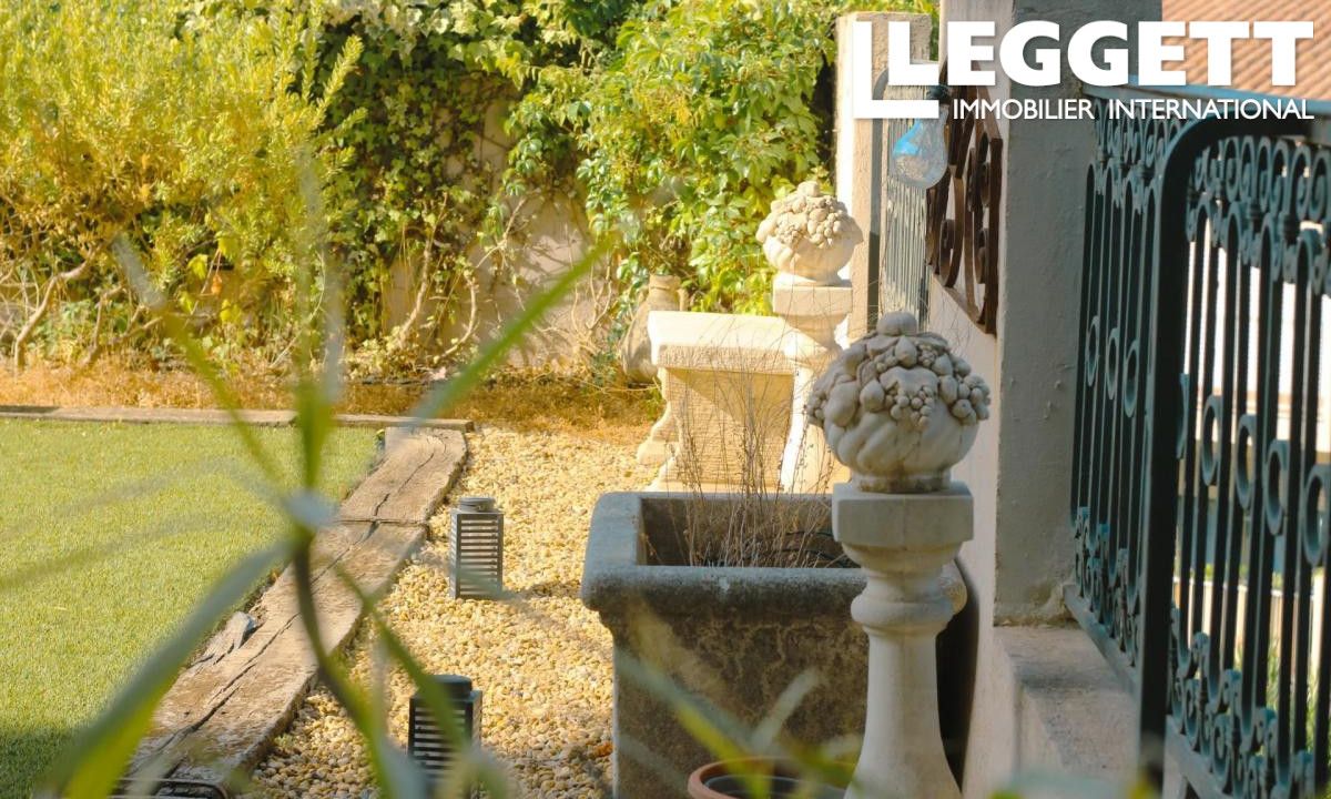 Appartement de Charme située dans un immeuble de standing à Hyères avec Vue Dégagée