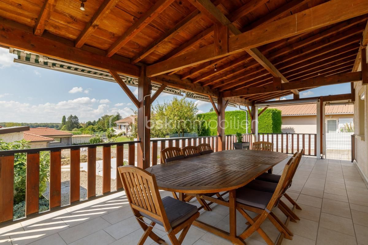 MAISON LUMINEUSE de 165m2 avec GARAGE et ATELIER AU CALME!