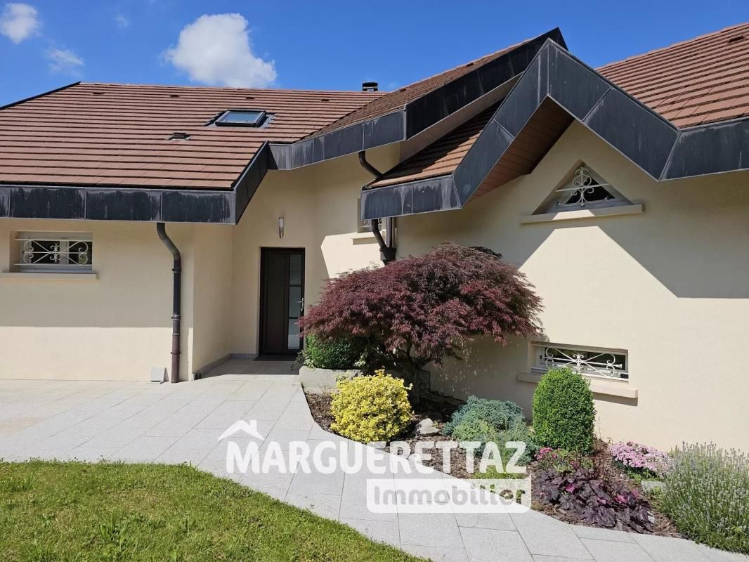 MAISON D'ARCHITECTE 5 PIECES 225 M²