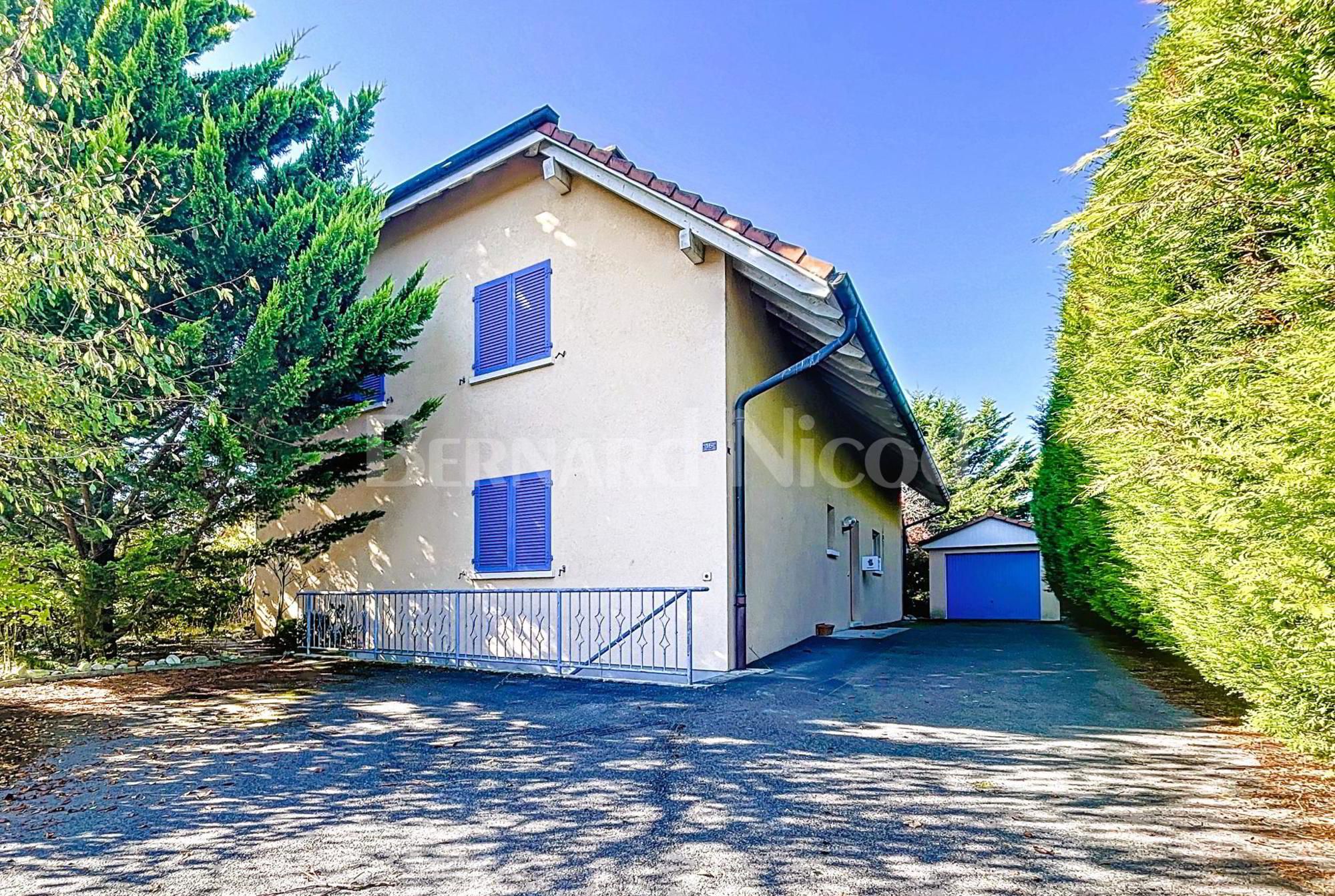 Spacious detached villa