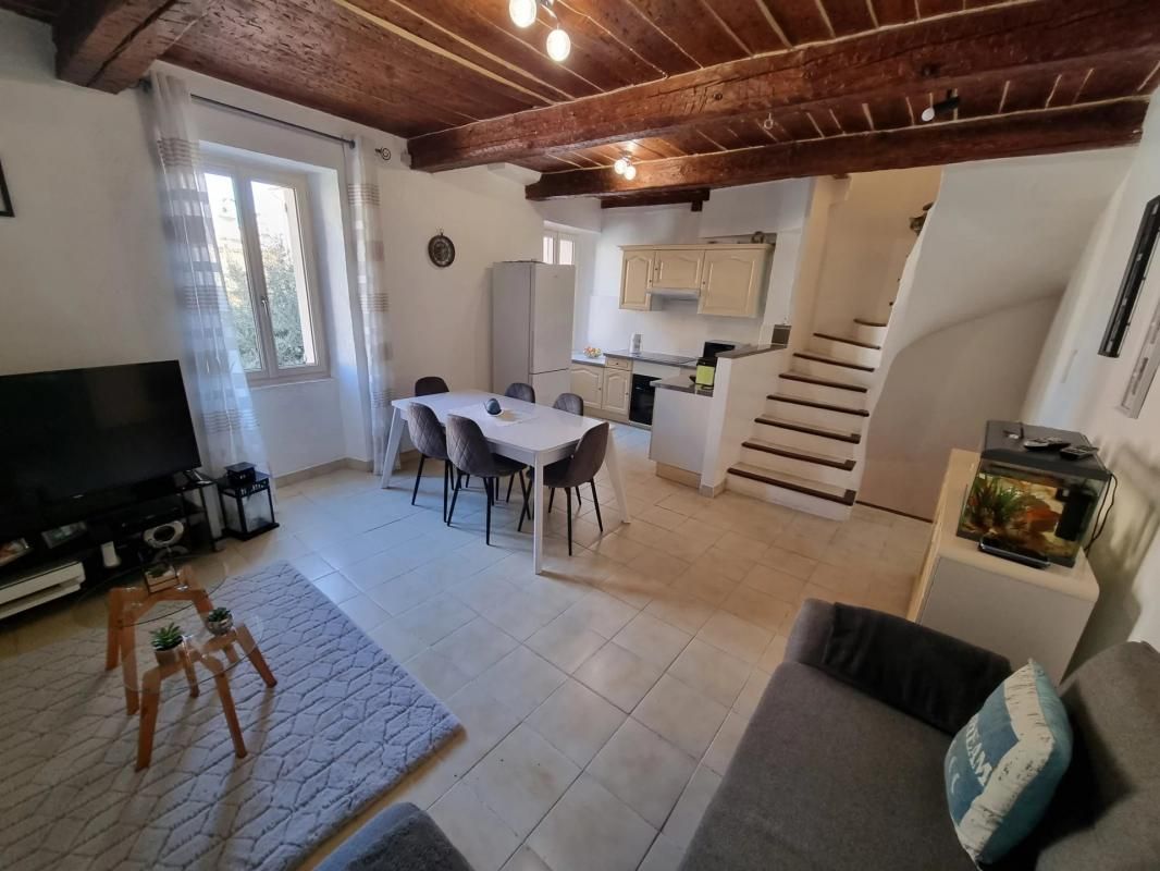 LE MUY (83490) - MAISON DE VILLAGE - FAMILIAL - INVESTISSEUR - PROCHE DE TOUTES LES COMMODITÉS