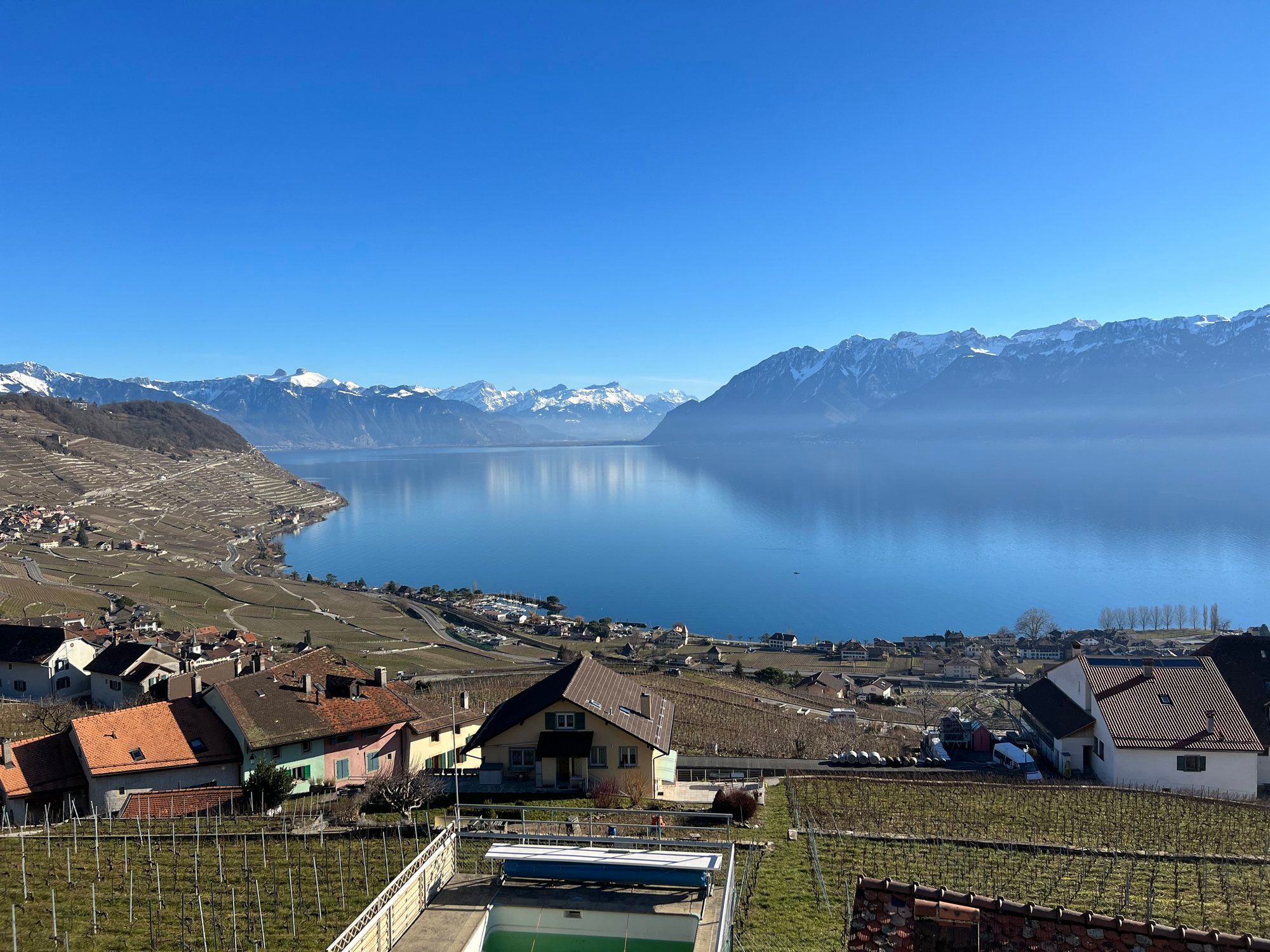 Superbe propriété avec vue panoramique sur le lac et les montagnes