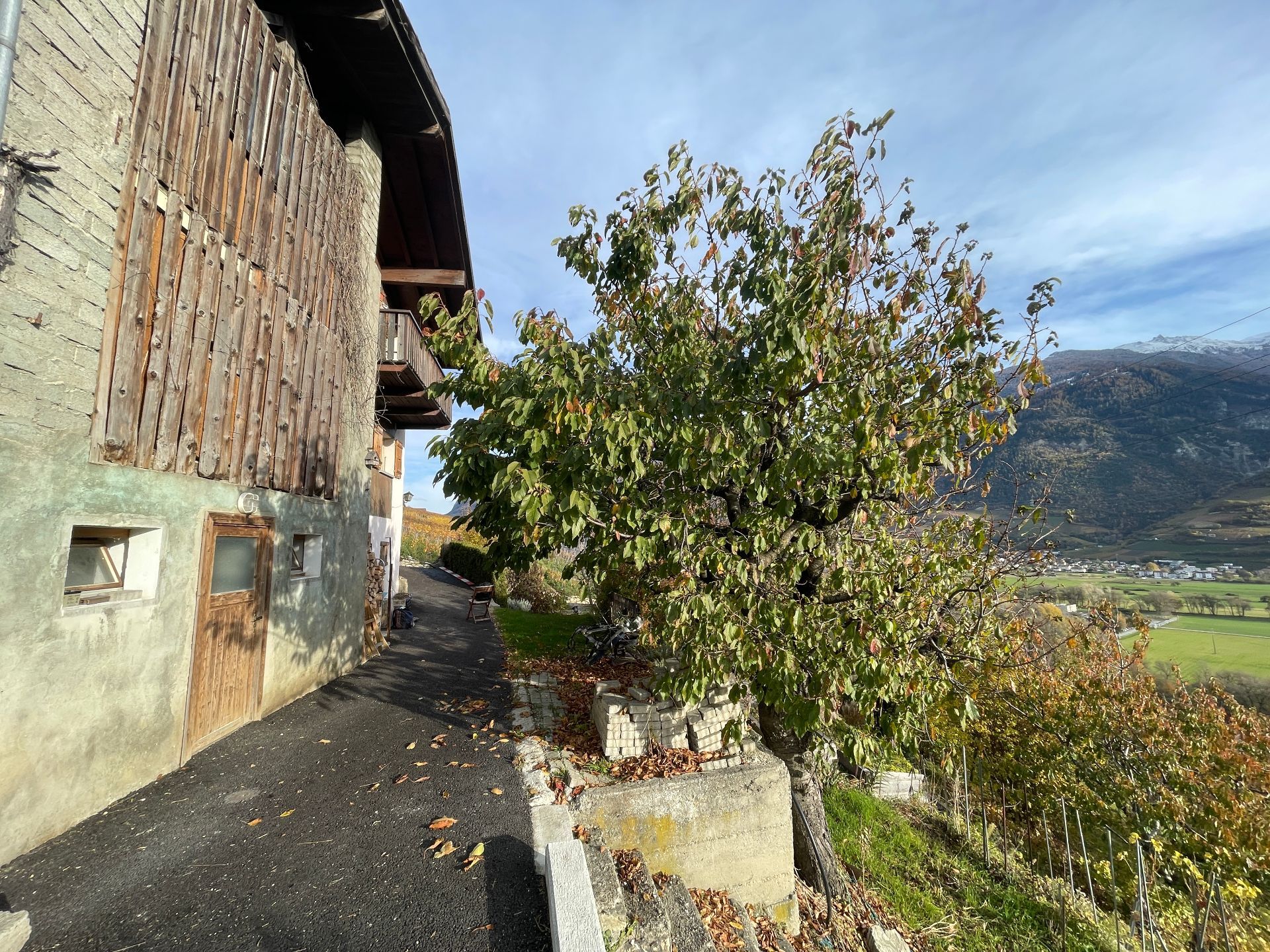 Grange à aménager avec terrain et vue 