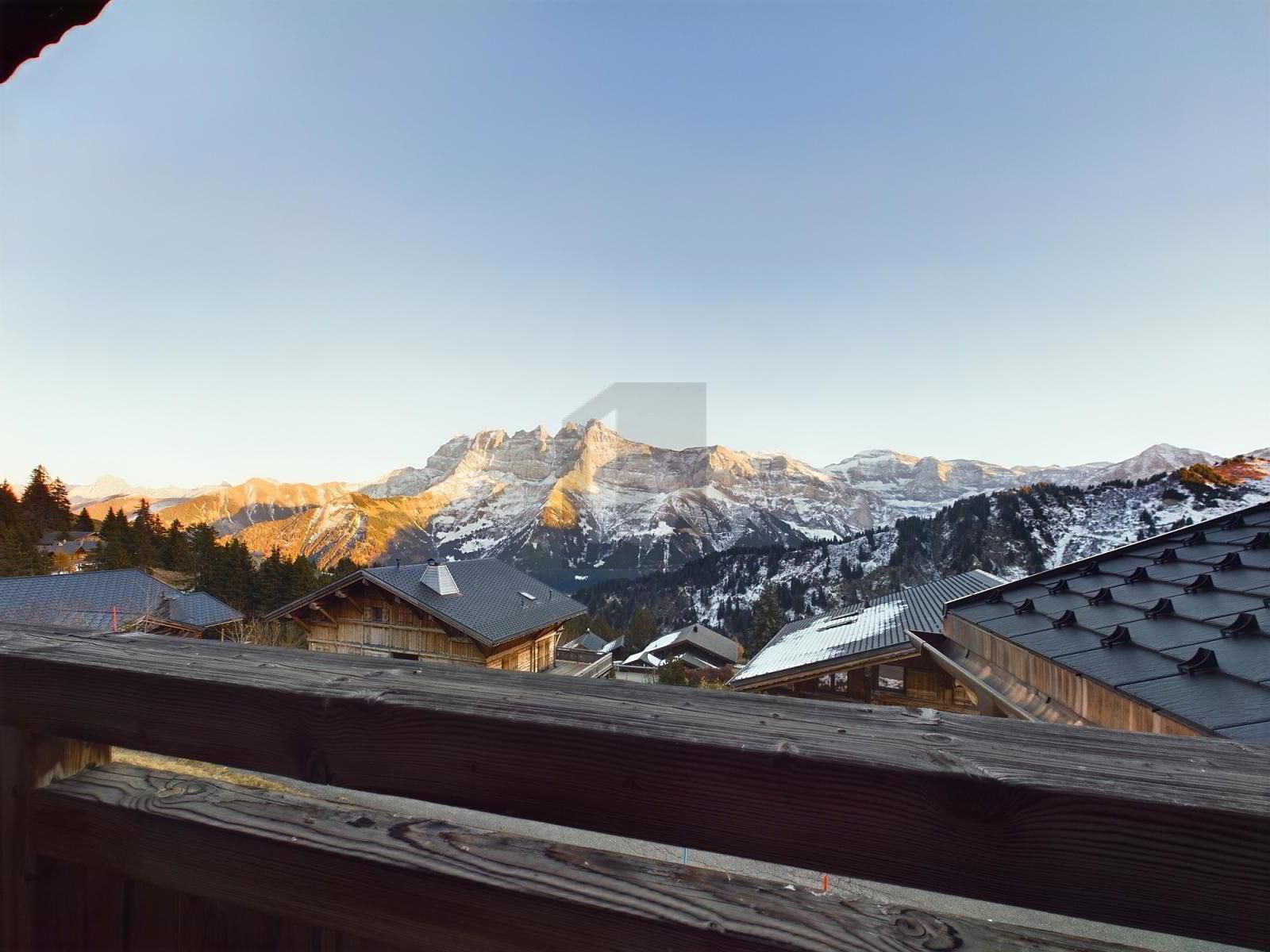 AVEC UNE VUE IMPRENABLE SUR LA DENT DU MIDI