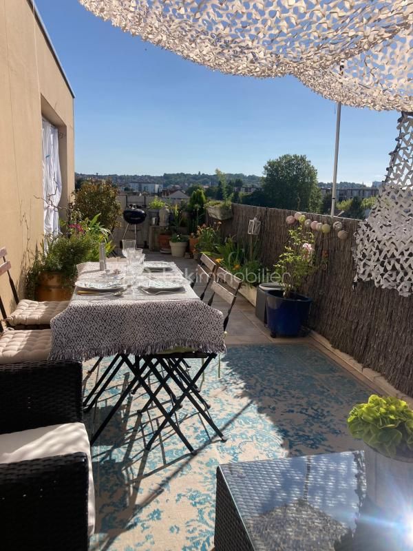 Appartement 3 pièces avec TERRASSE de 35  m2 à 100 m des quais de seine à Ablon