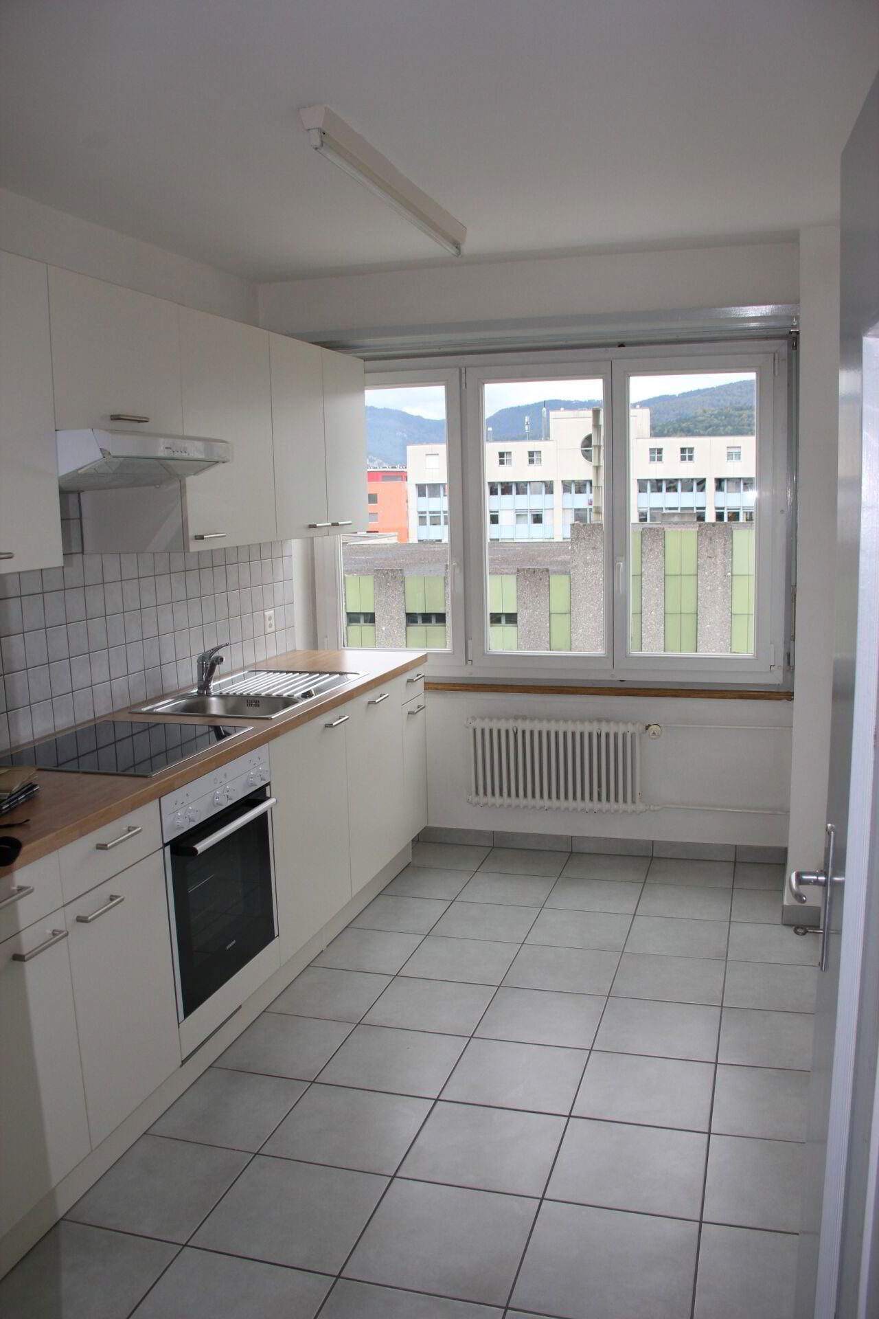 Appartement de 3 pièces au 5ème étage à louer