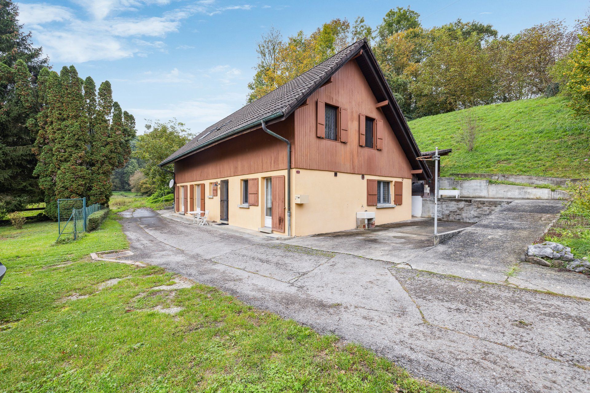 Villa individuelle en impasse avec grand terrain