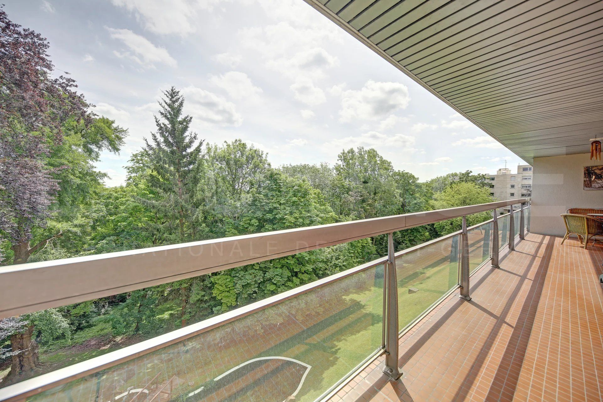 LE PECQ - APPARTEMENT AVEC BALCONS, CAVE ET BOX