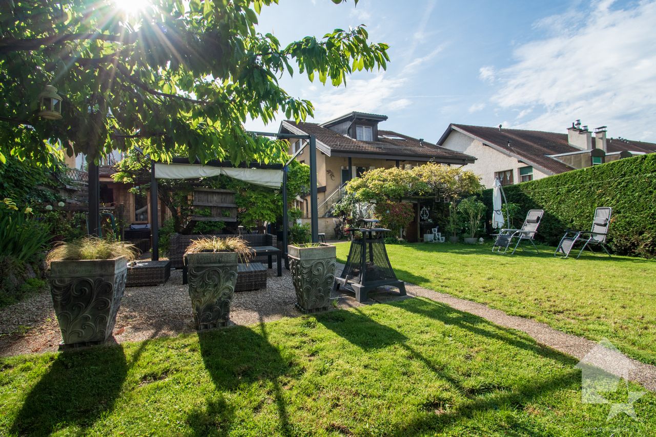 Maison villageoise de 2 logements avec magnifique jardin