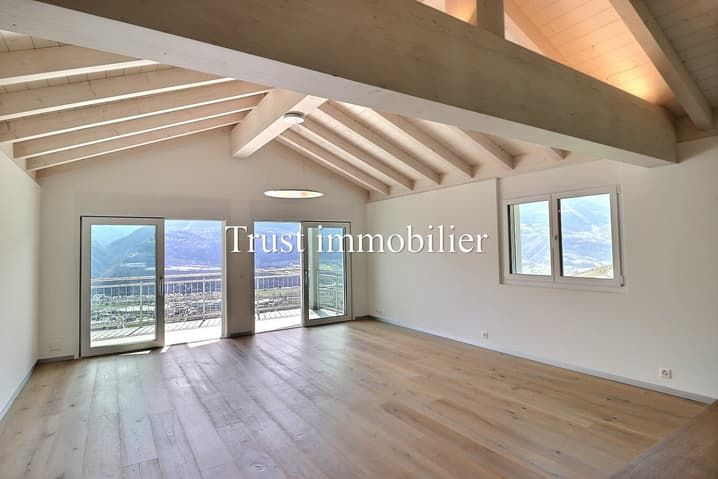 4005. Superb 4.5 room penthouse, to absolutely discover in Venthône