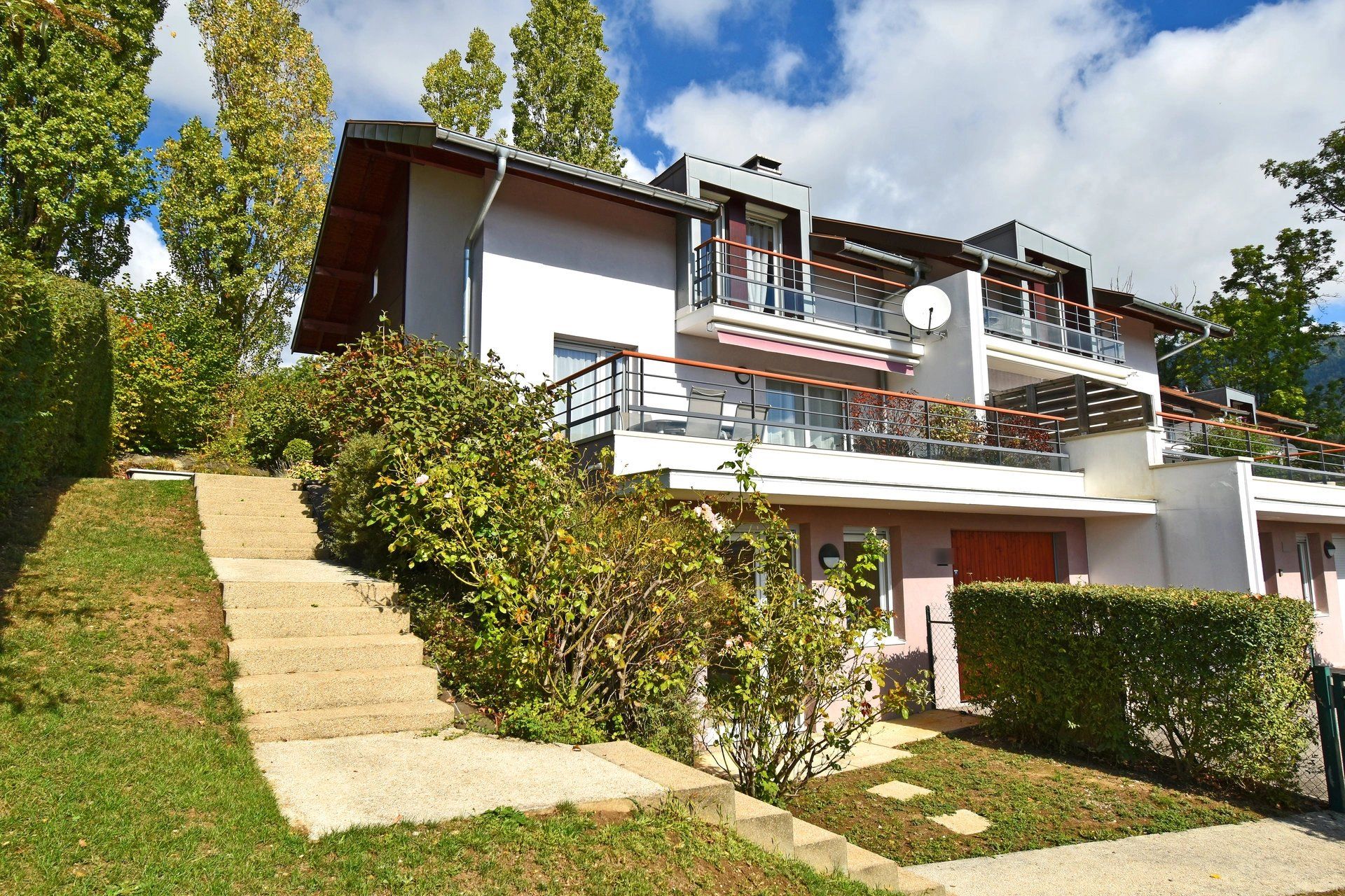 Maison mitoyenne T6 de 146m2 avec jardin et studio indépendant!