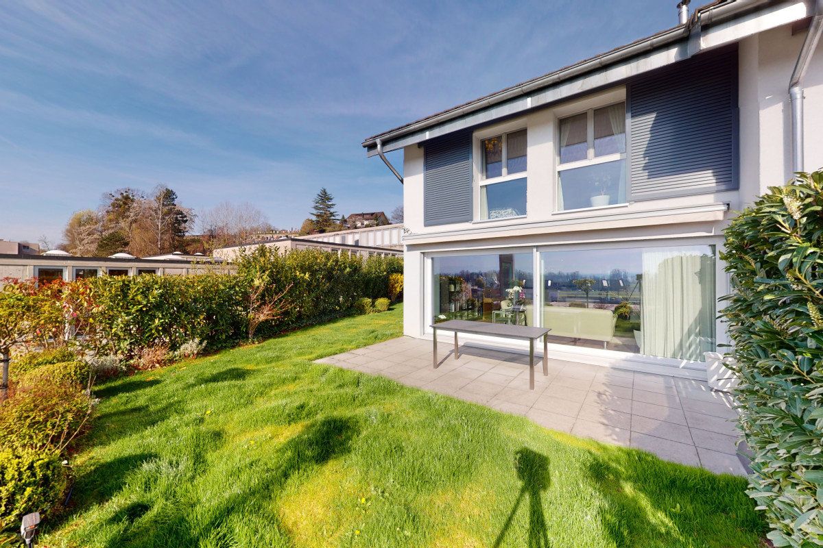 Magnifique maison mitoyenne avec vue dégagée et proche du lac