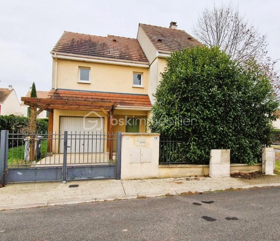 Maison 6 pièces 4 ch 110 m2 à Savigny-le-temple