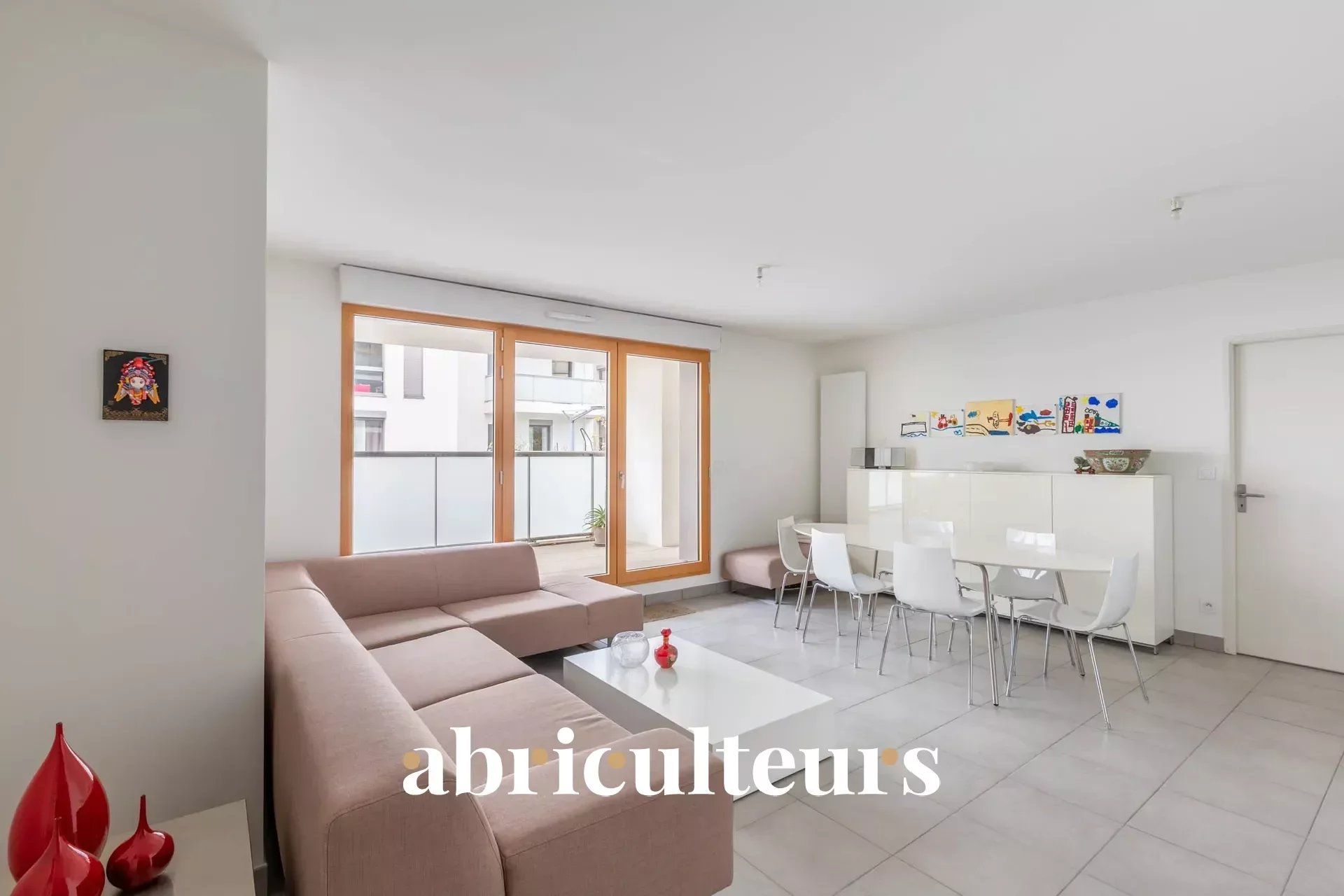 Appartement 4 pièces avec balcon et garage fermé - 75m² -  Lyon 8ème (Secteur Jean Moulin )