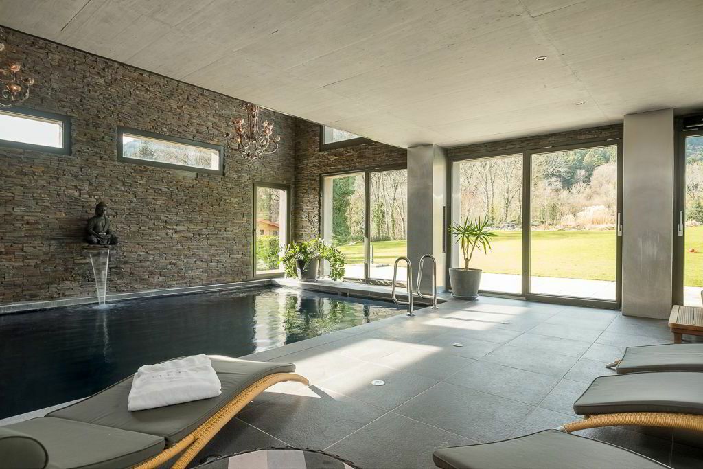 Luxueuse villa de 12 pièces avec piscine d'intérieur et confort de vie