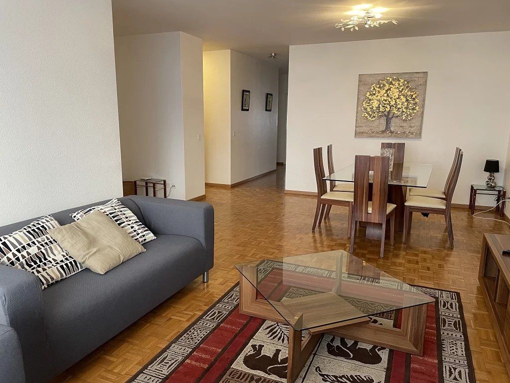 Dans le quartier de Champel à Genève, grand appartement meublé de 4 pièces au 2ème étage