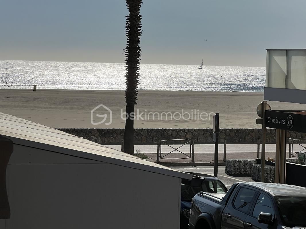 Appartement à 50 m de la plage avec vue mer !!!!!