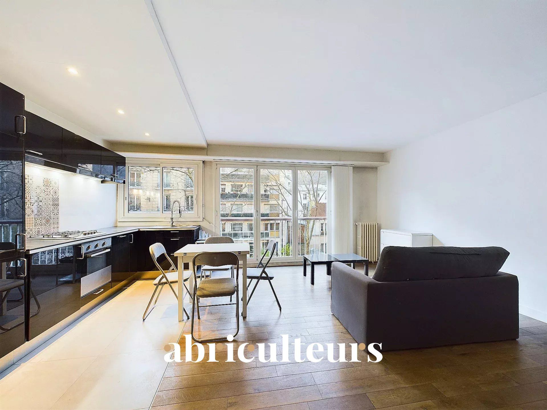 APPARTEMENT LUMINEUX A DEUX PAS DE LAMARCK-CAULAINCOURT - PARIS 18